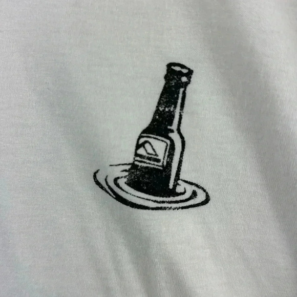 REEF SHORT SLEEVE NWT SZ L CRÈME COLORED WITH A GREAT BOTTLE GRAPHIC ON BACK - Picture 2 of 6